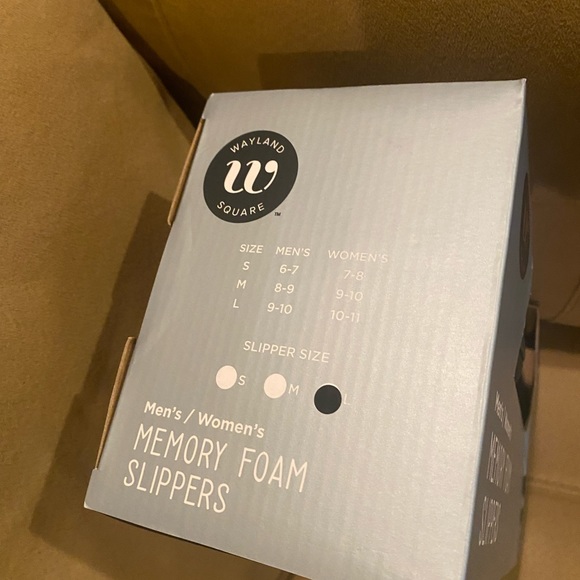 Memory Foam Slippers-Black-Size L-New in box - Picture 4 of 4